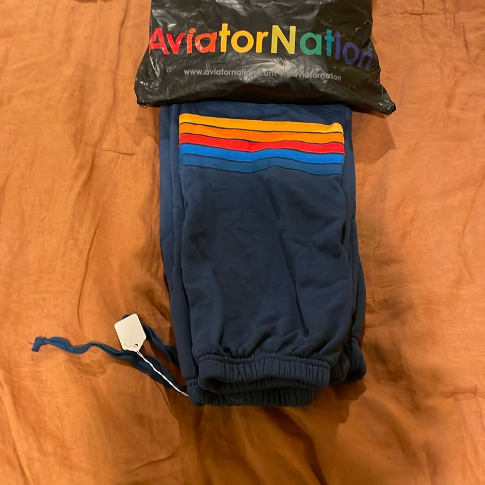 BRAND NEW NEVER WORN MEN’s RAINBOW STITCH SWEATPANTS (medium)